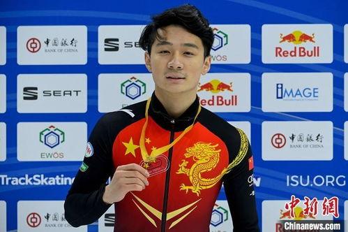 威戚个人资料,才华横溢的年轻艺术家，多才多艺的人生探索者